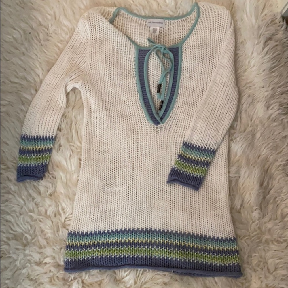 Knitted quarter length sleeve sweater